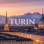 Vue vectorielle de Turin avec Mole Antonelliana et Alpes au crépuscule