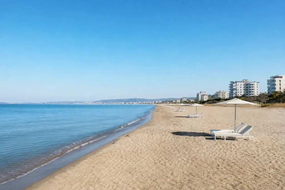 Albanie Golem voyage : plage de sable sur la côte adriatique